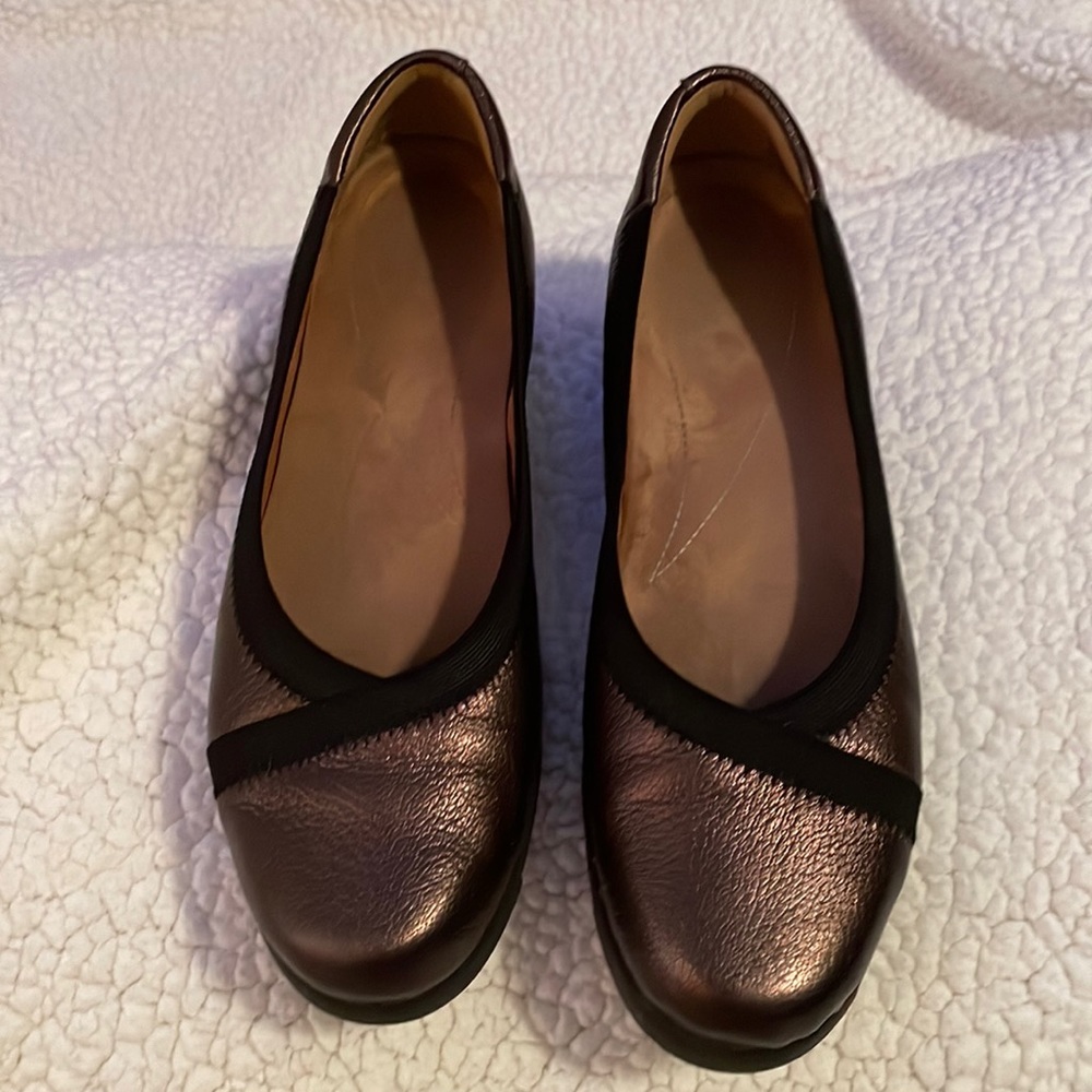 CLARKS “Daelyn Hill” Slip On Shoes